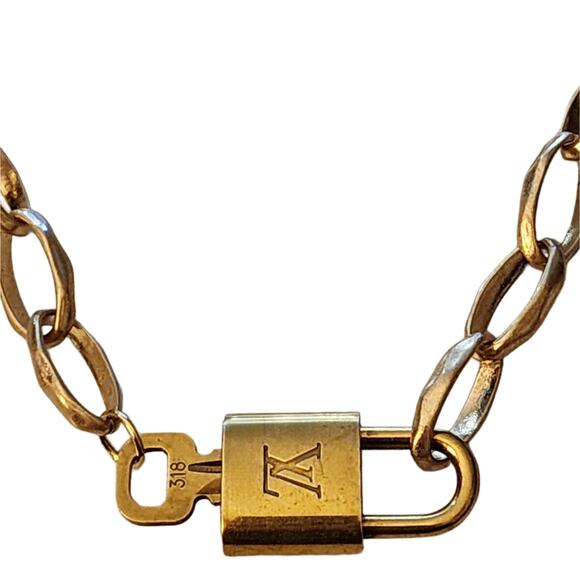 Louis Vuitton Auth Lock & Key Adjustable Length Necklace - Picture 2 of 5